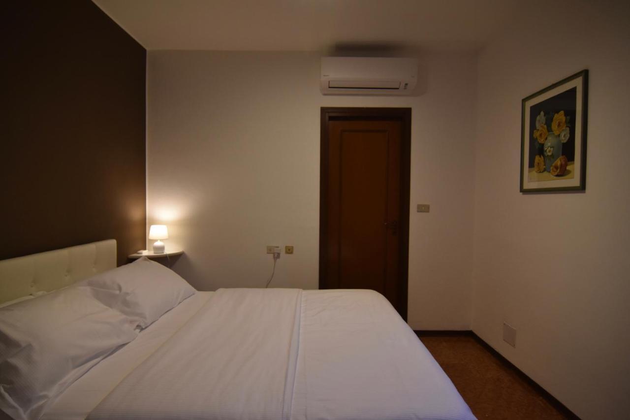 Emilia Suite Bologna Bagian luar foto